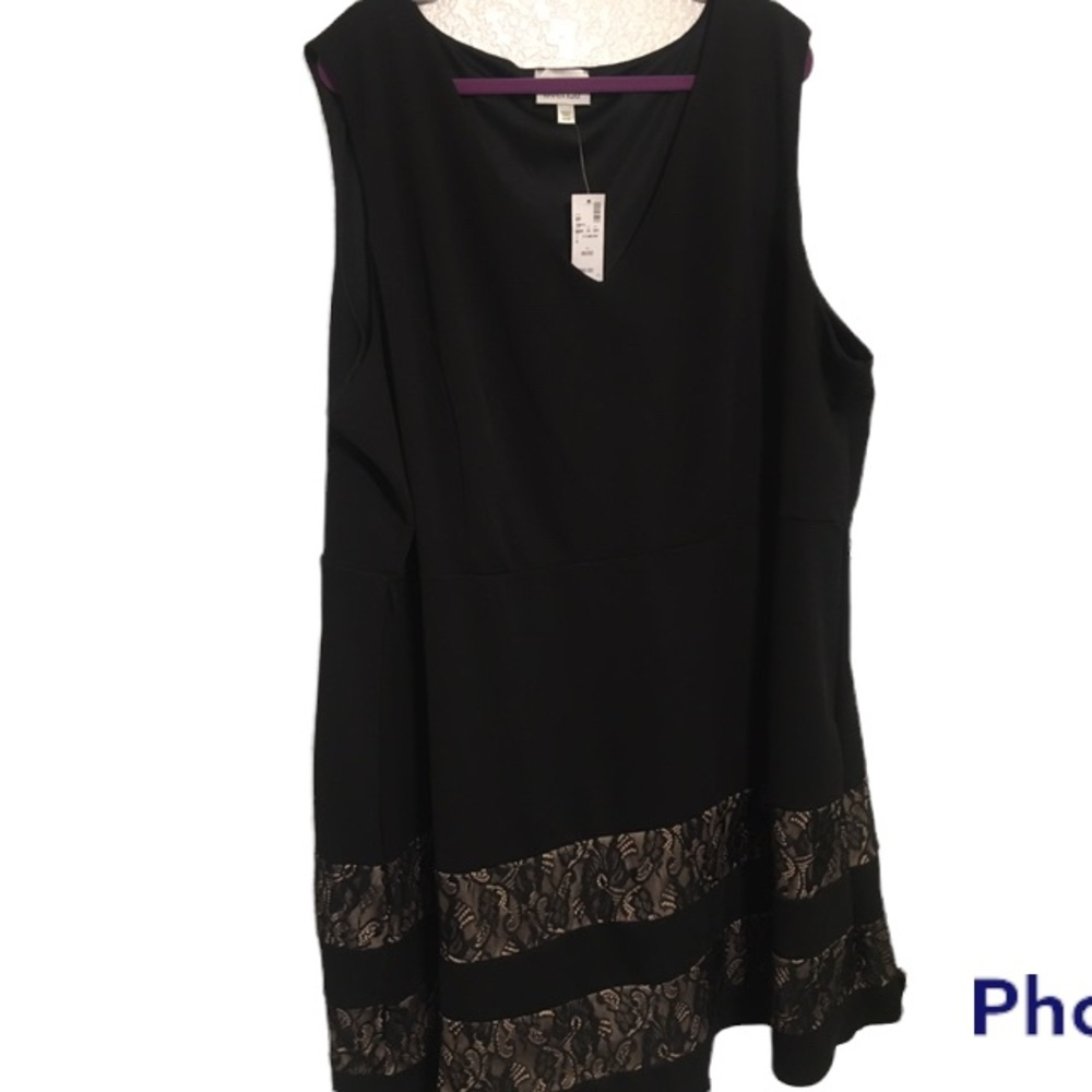 Nwt Avenue black sleeveless with floral panels